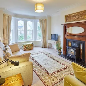Host & - The Garden Flat Apartment